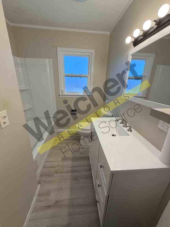 1932 Hillcrest Dr - Photo 4 of 7