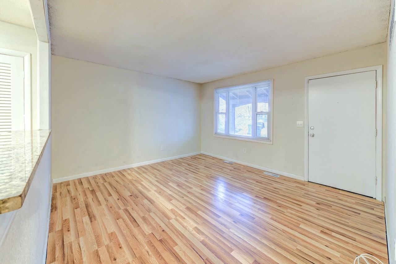 11665 Briarbrae Ct - Photo 6 of 29