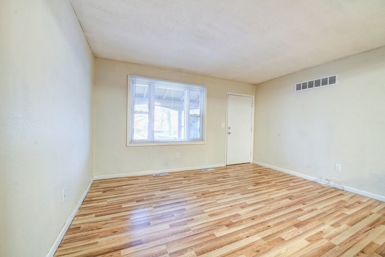 11665 Briarbrae Ct - Photo 7 of 29