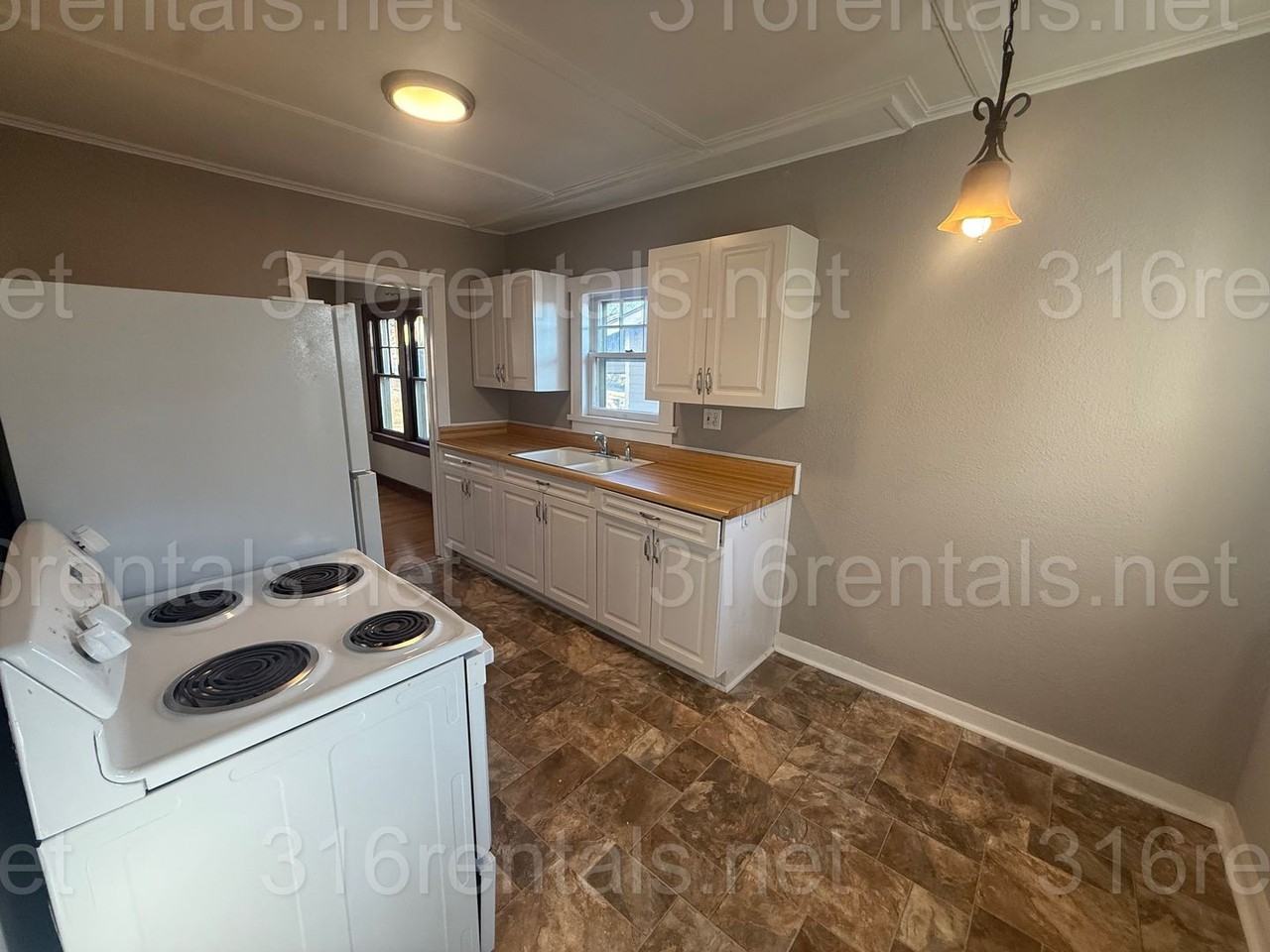 427 S Vassar St - Photo 6 of 12