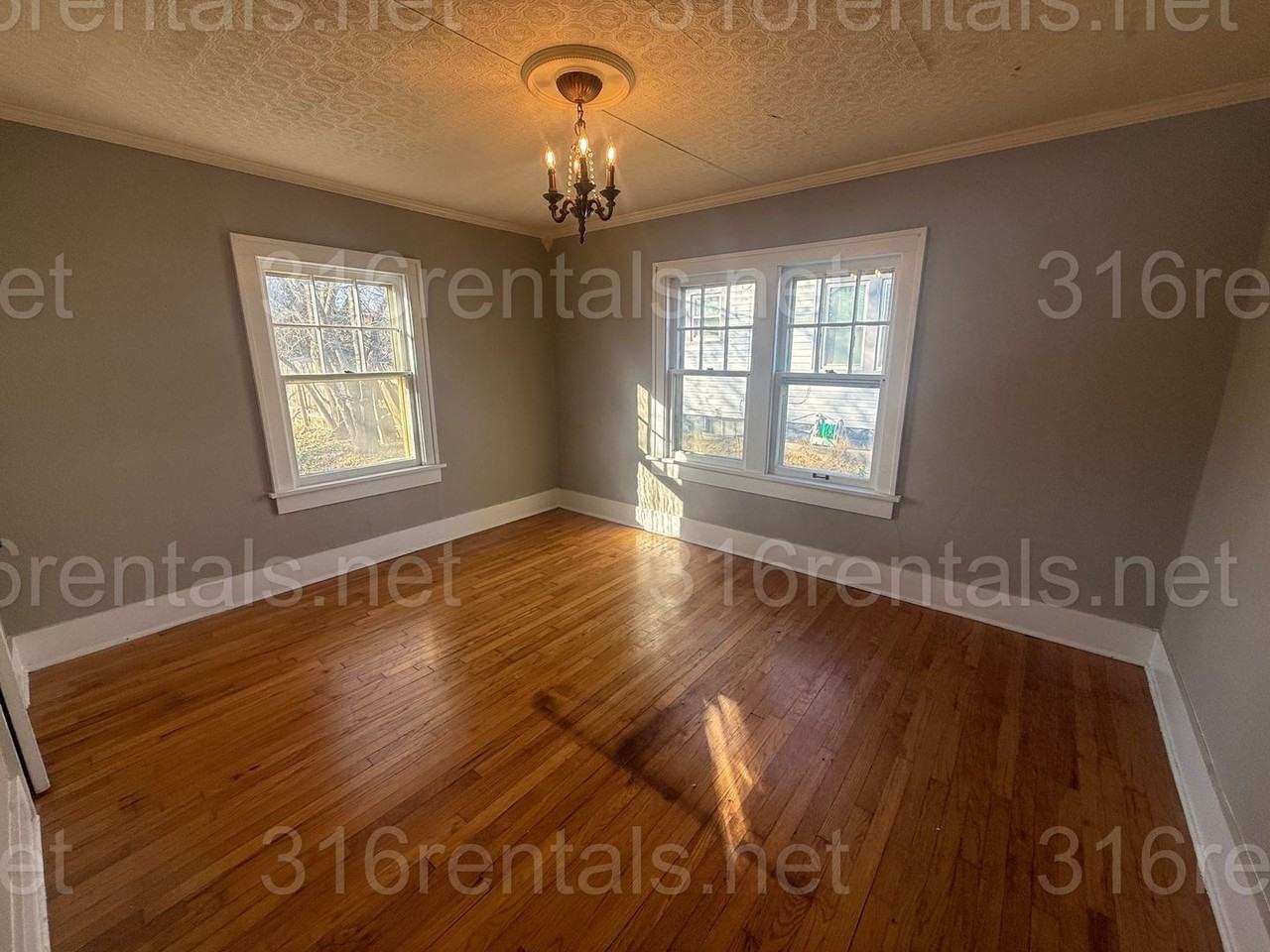 427 S Vassar St - Photo 7 of 12