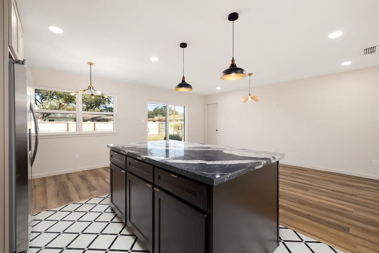 1518 Orchid Ave - Photo 6 of 24