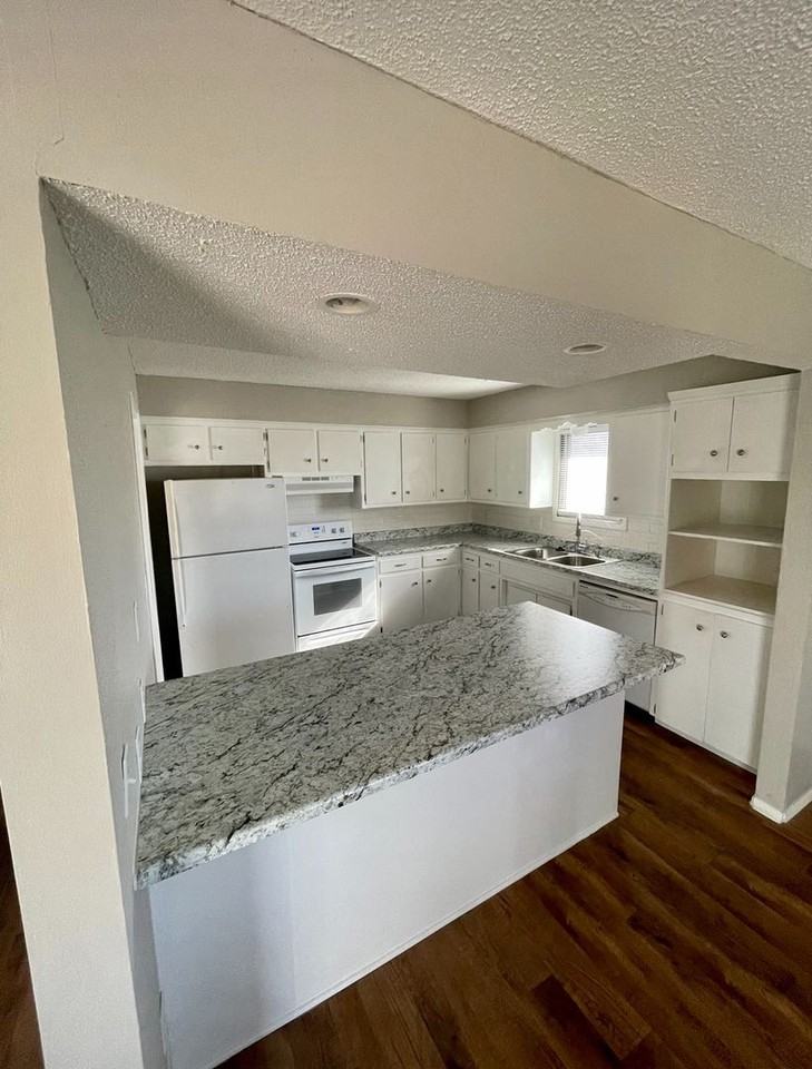 2525 N Bleckley Dr - Photo 6 of 23