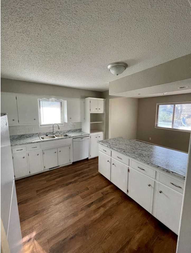 2525 N Bleckley Dr - Photo 7 of 23