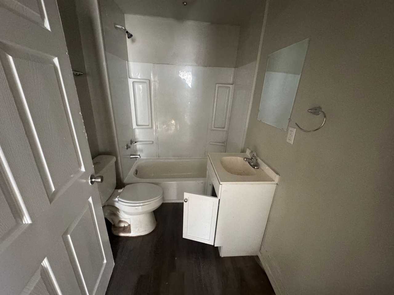 2410 Clinton St - Photo 5 of 7