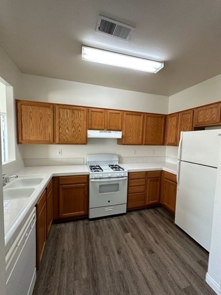 3803 Pine Meadow Drive Bakersfield, CA 93308 - Photo 2 of 11