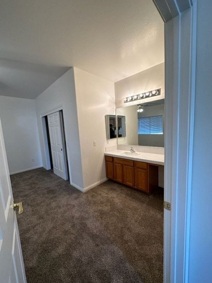 3803 Pine Meadow Drive Bakersfield, CA 93308 - Photo 7 of 11