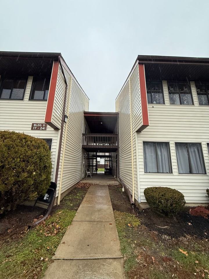 D22 Avon Dr - Photo 3 of 15