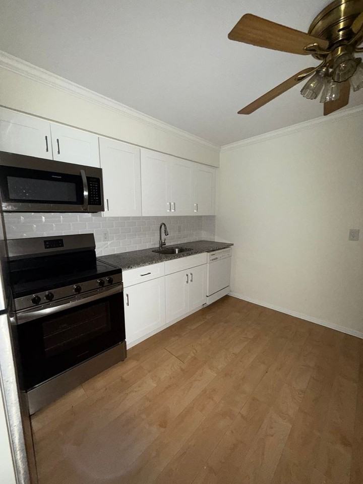 D22 Avon Dr - Photo 7 of 15