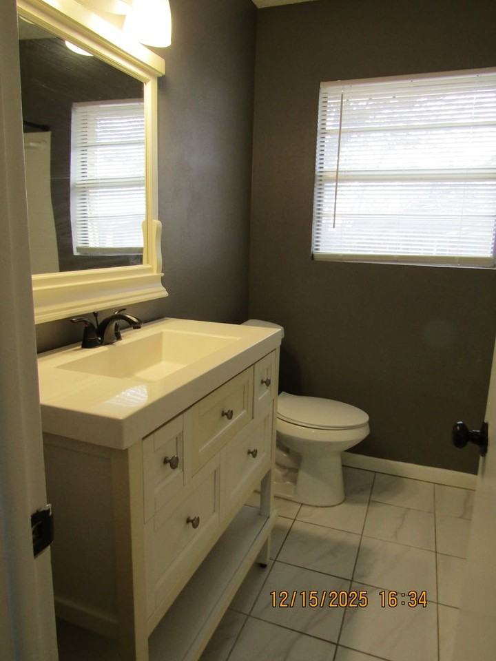 417 Nw 71st St - Photo 7 of 27