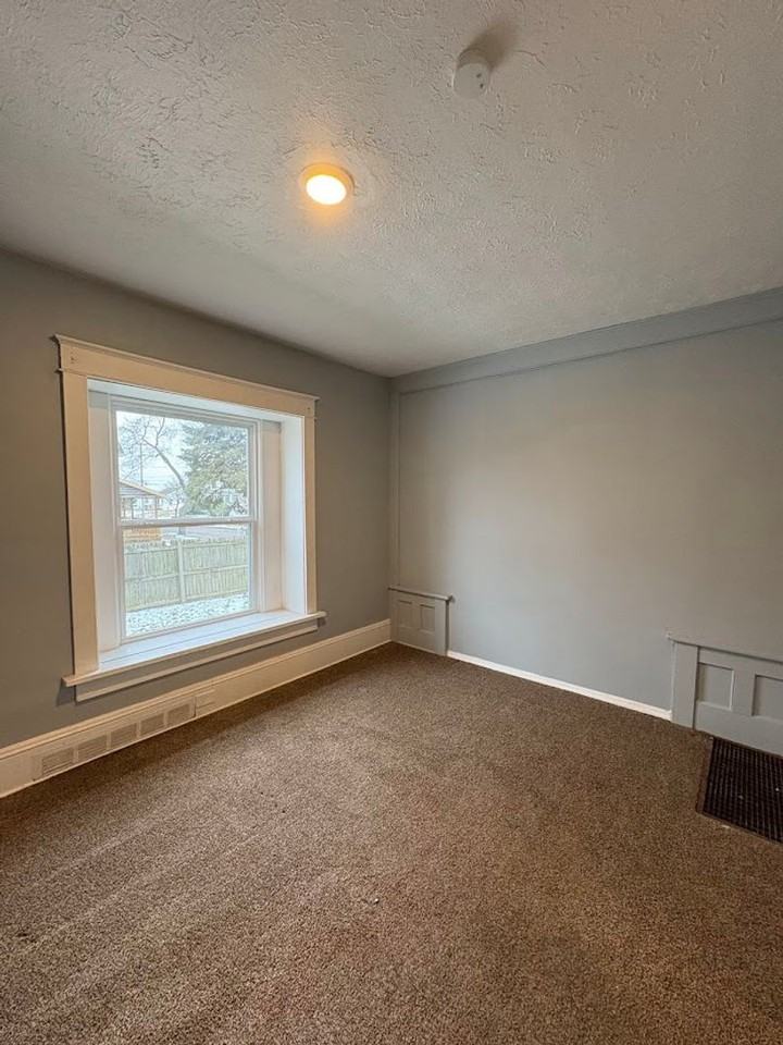 2297 8th St Sw - Photo 7 of 20