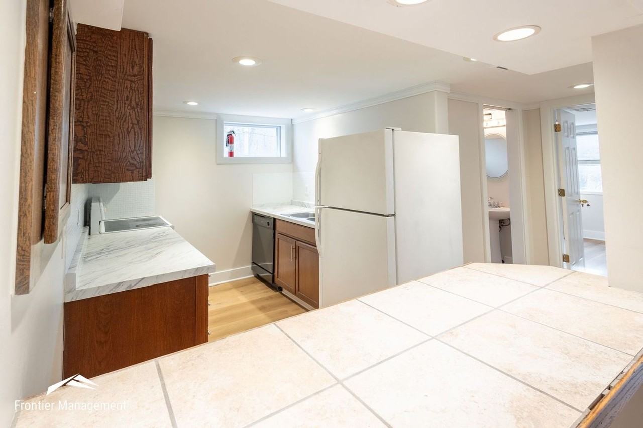 1112 Woodland St. - Photo 6 of 19