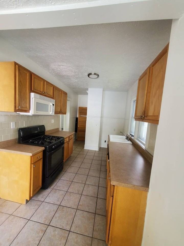 643 W Thornton St - Photo 3 of 20