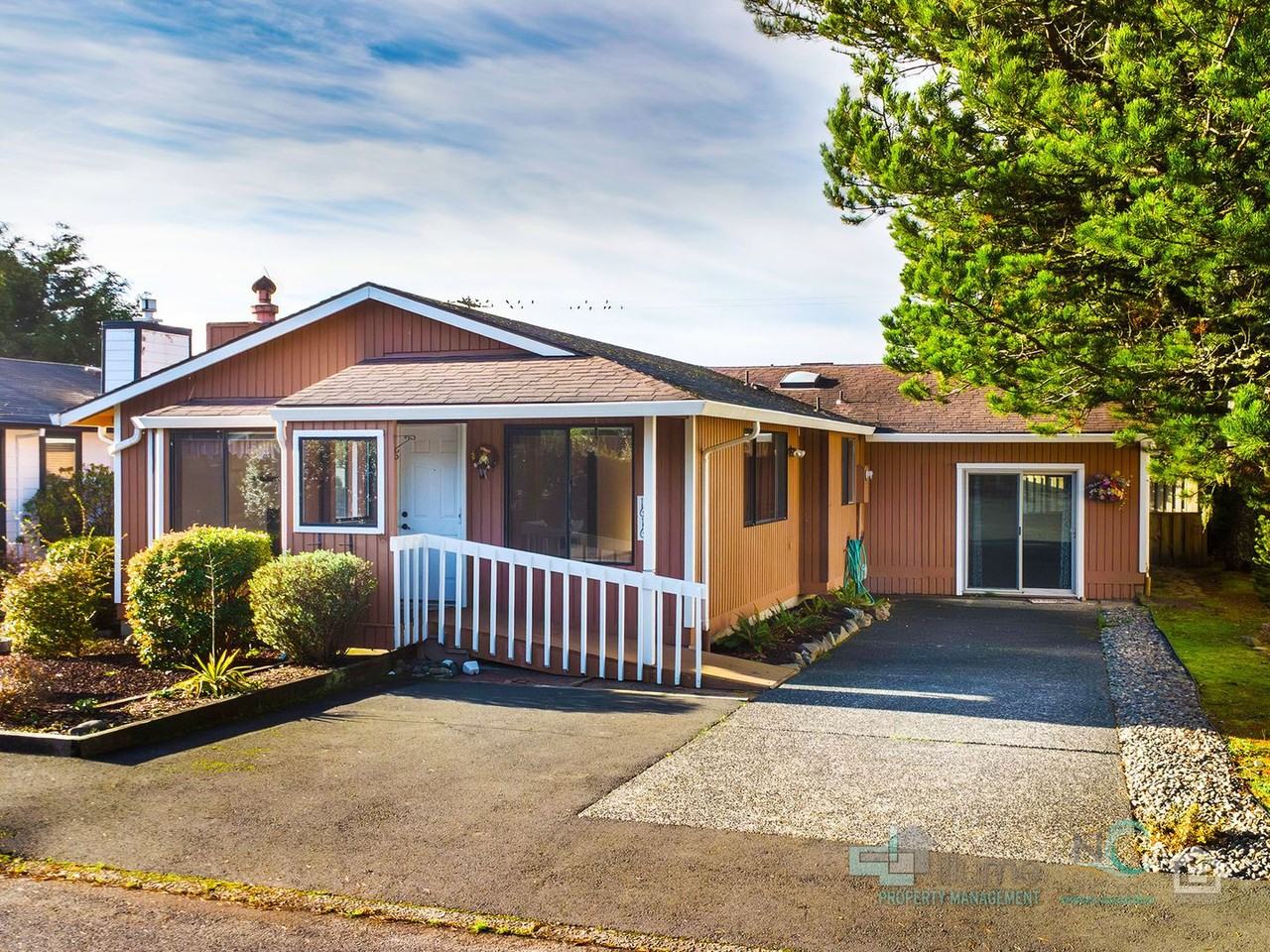 1616 S Edgewood St - Photo 4 of 13