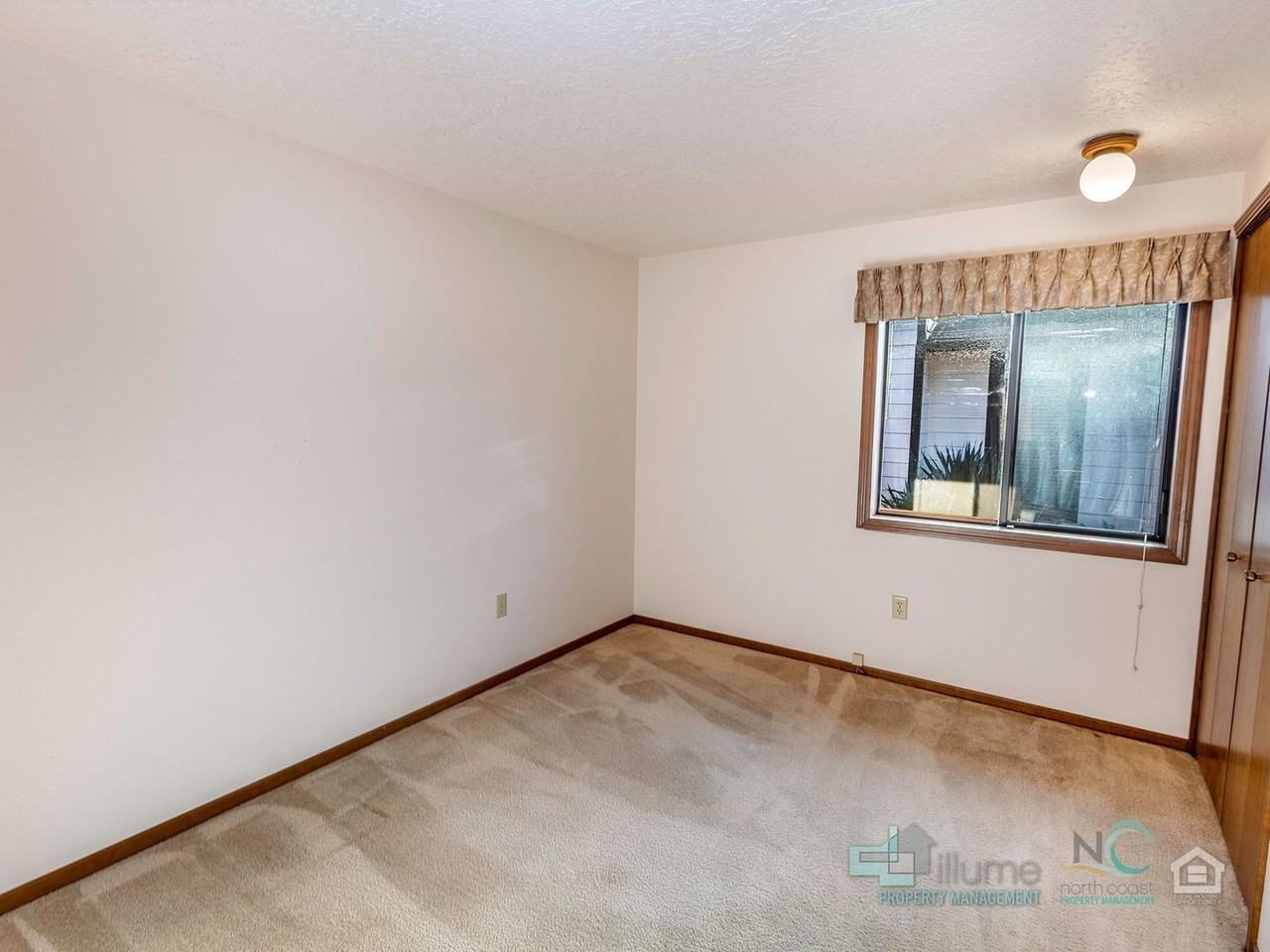 1616 S Edgewood St - Photo 7 of 13