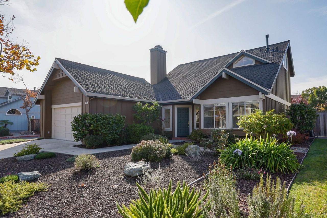 1407 Dominica Ln - Photo 2 of 44