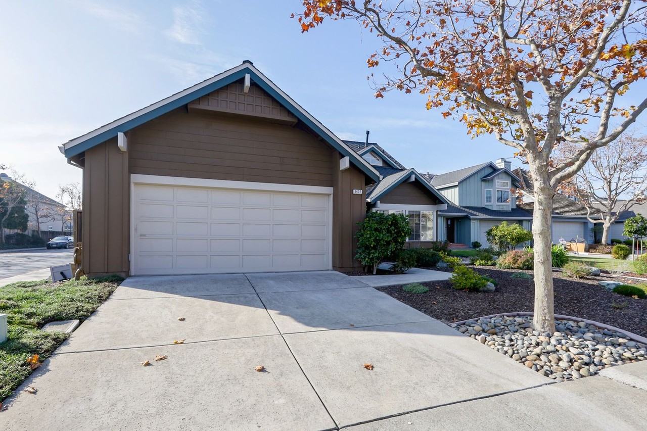 1407 Dominica Ln - Photo 3 of 44