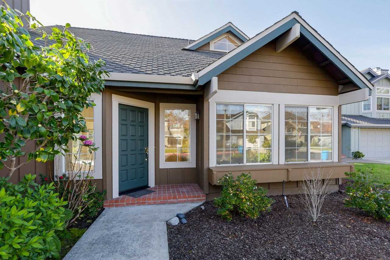 1407 Dominica Ln - Photo 5 of 44