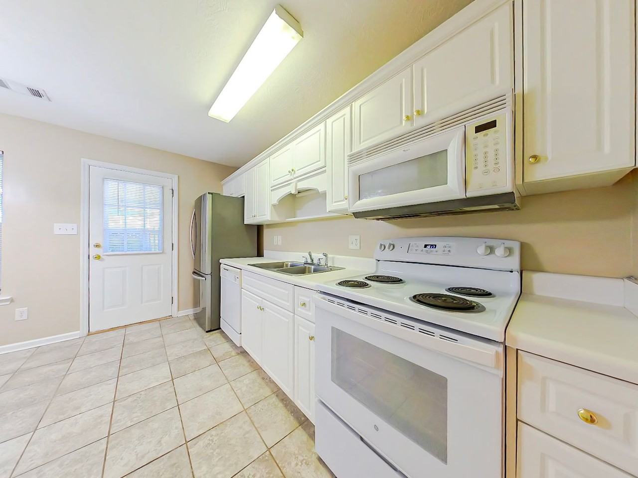 579 Edgecliff Ln - Photo 6 of 15