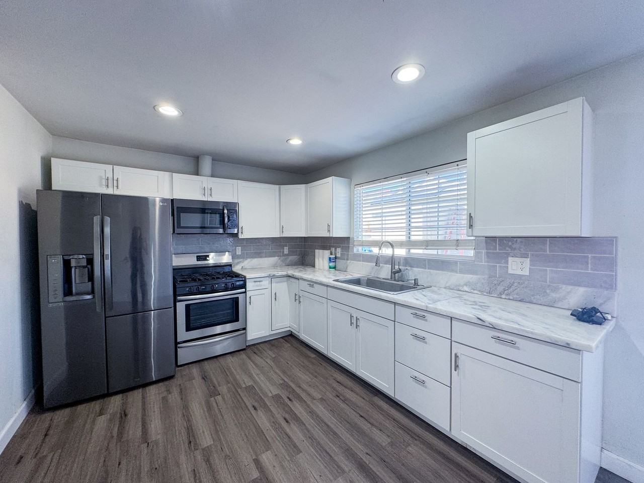 13906 Yukon Ave - Photo 3 of 5