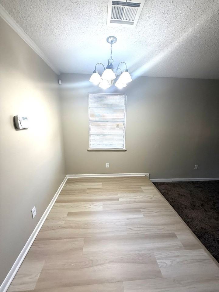 3946 Matterhorn St - Photo 5 of 11