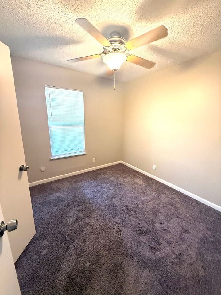 3946 Matterhorn St - Photo 7 of 11