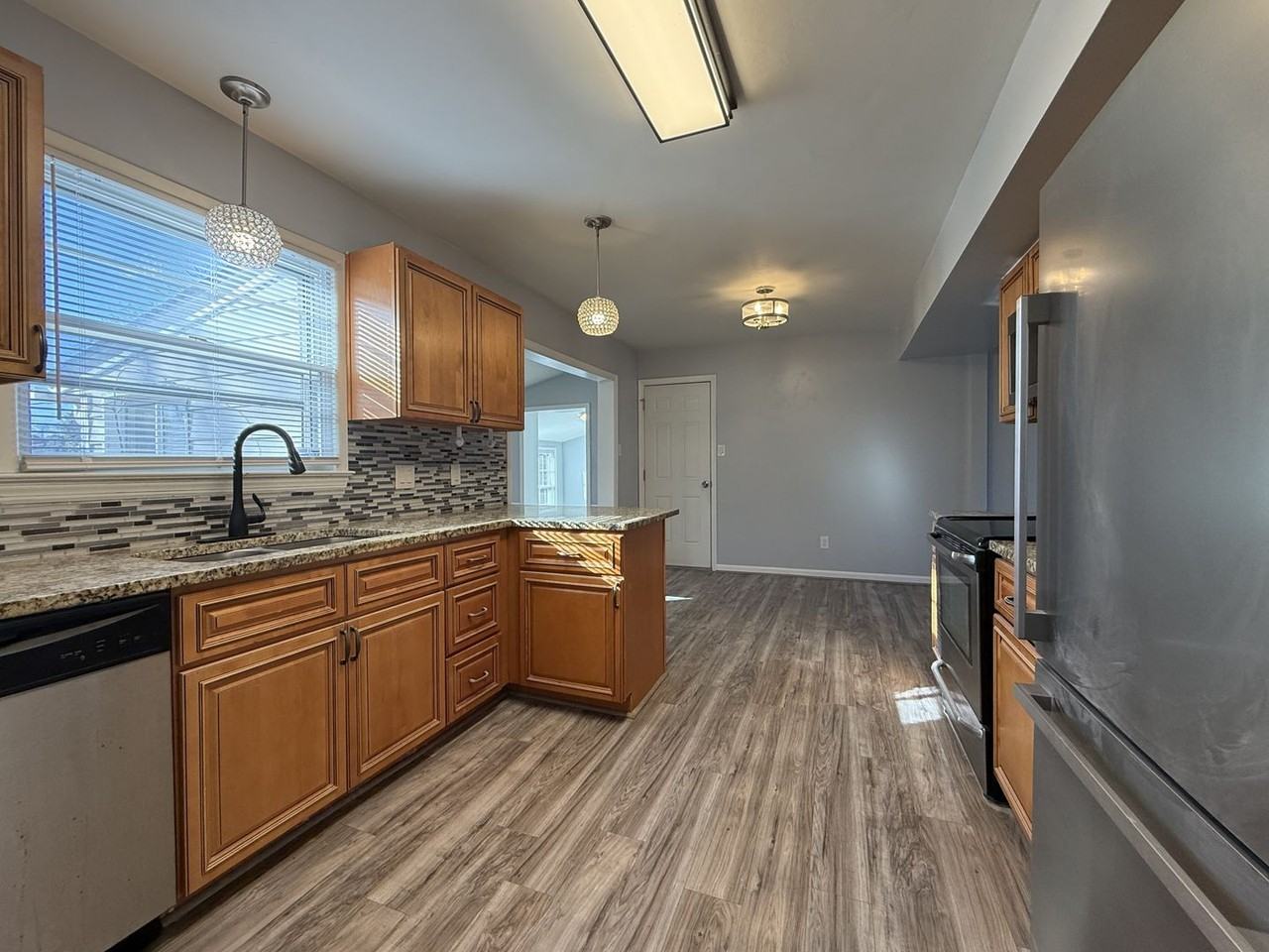 179 Colony Rd - Photo 7 of 18