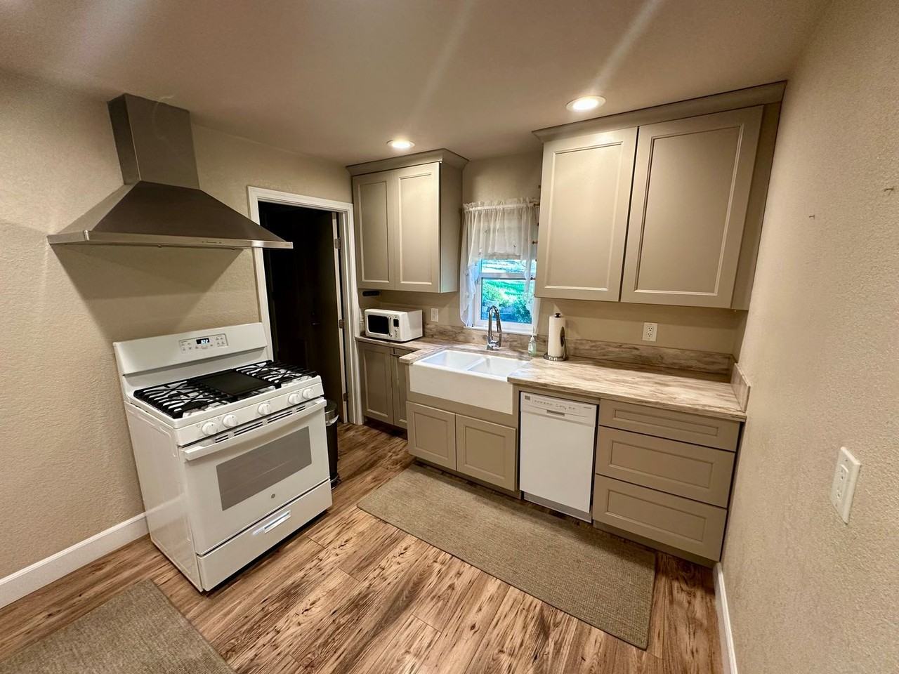 10891 Berggren Ln - Photo 5 of 17