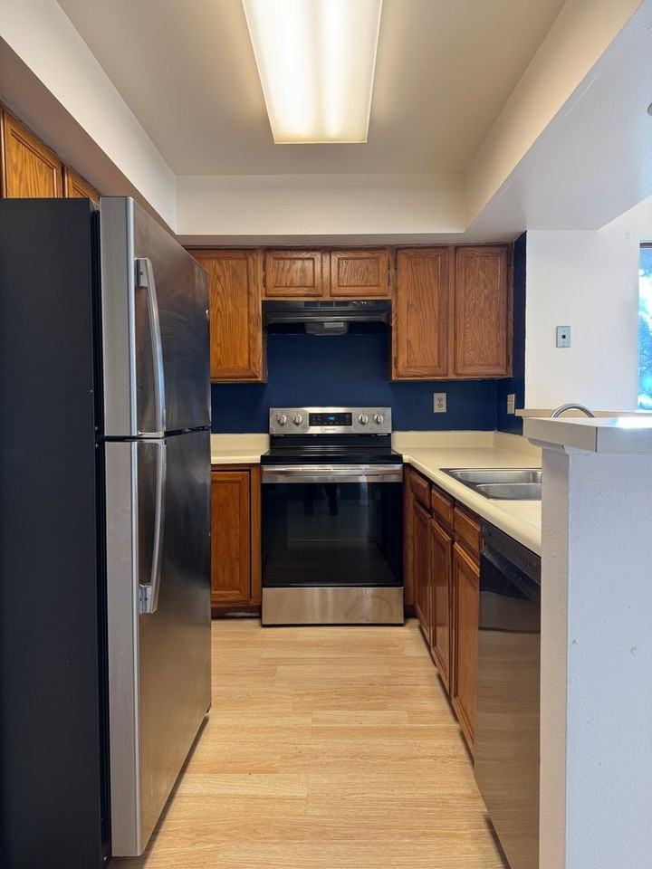 976 Acapulco Ct - Photo 4 of 15