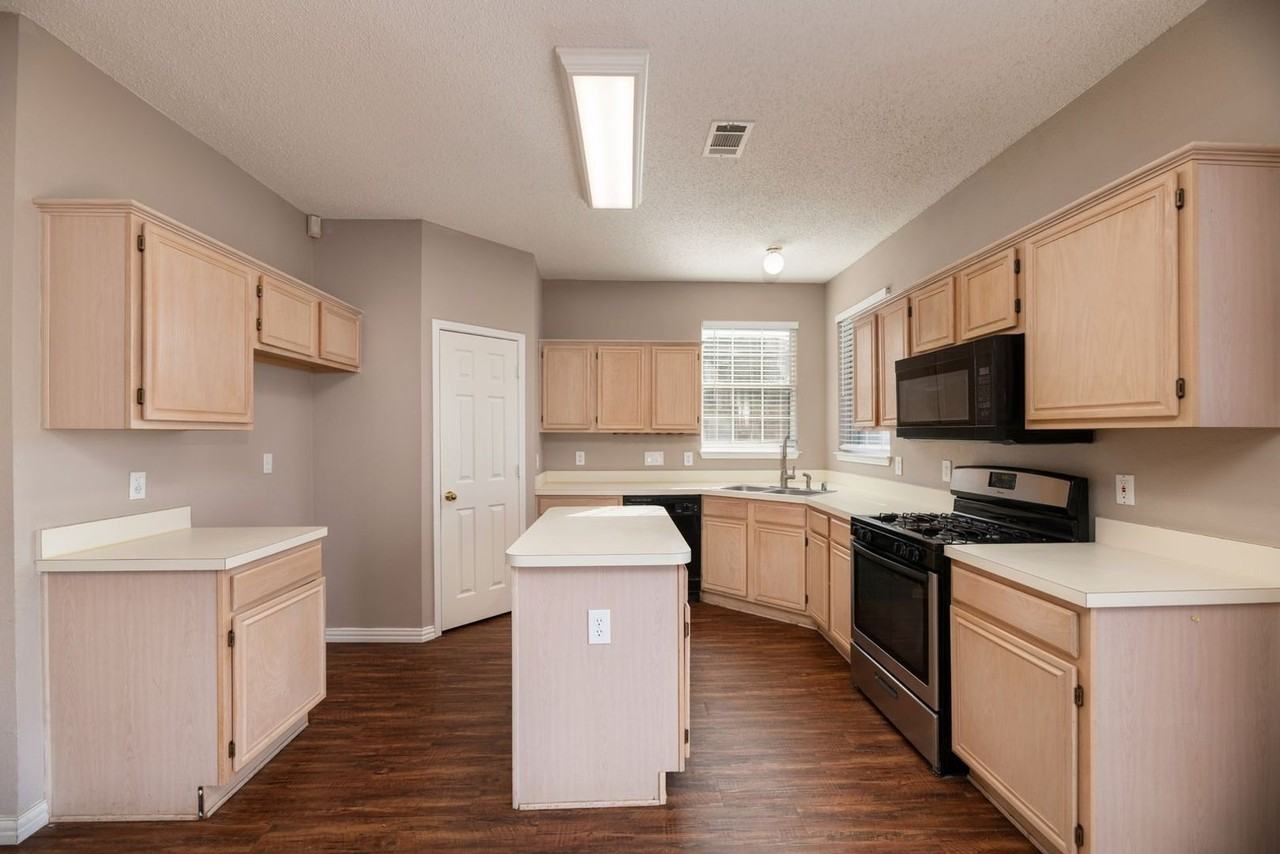 3225 Cornflower Dr - Photo 6 of 24