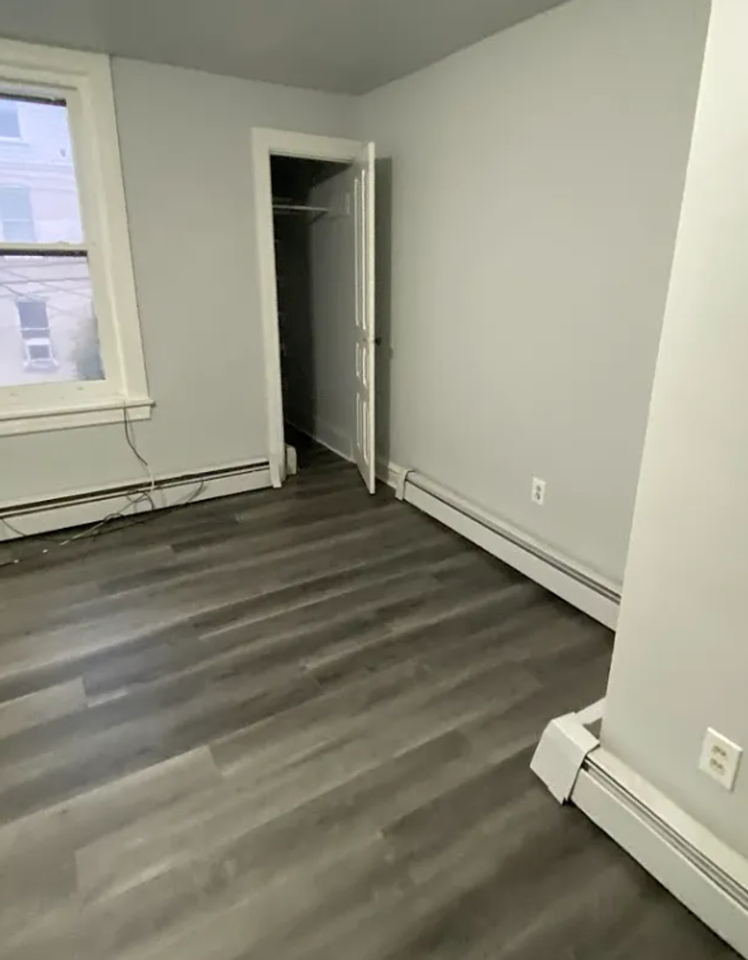 339 King St - Photo 3 of 10