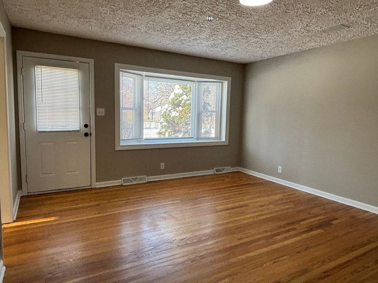 5653 Indianola Ave - Photo 2 of 43