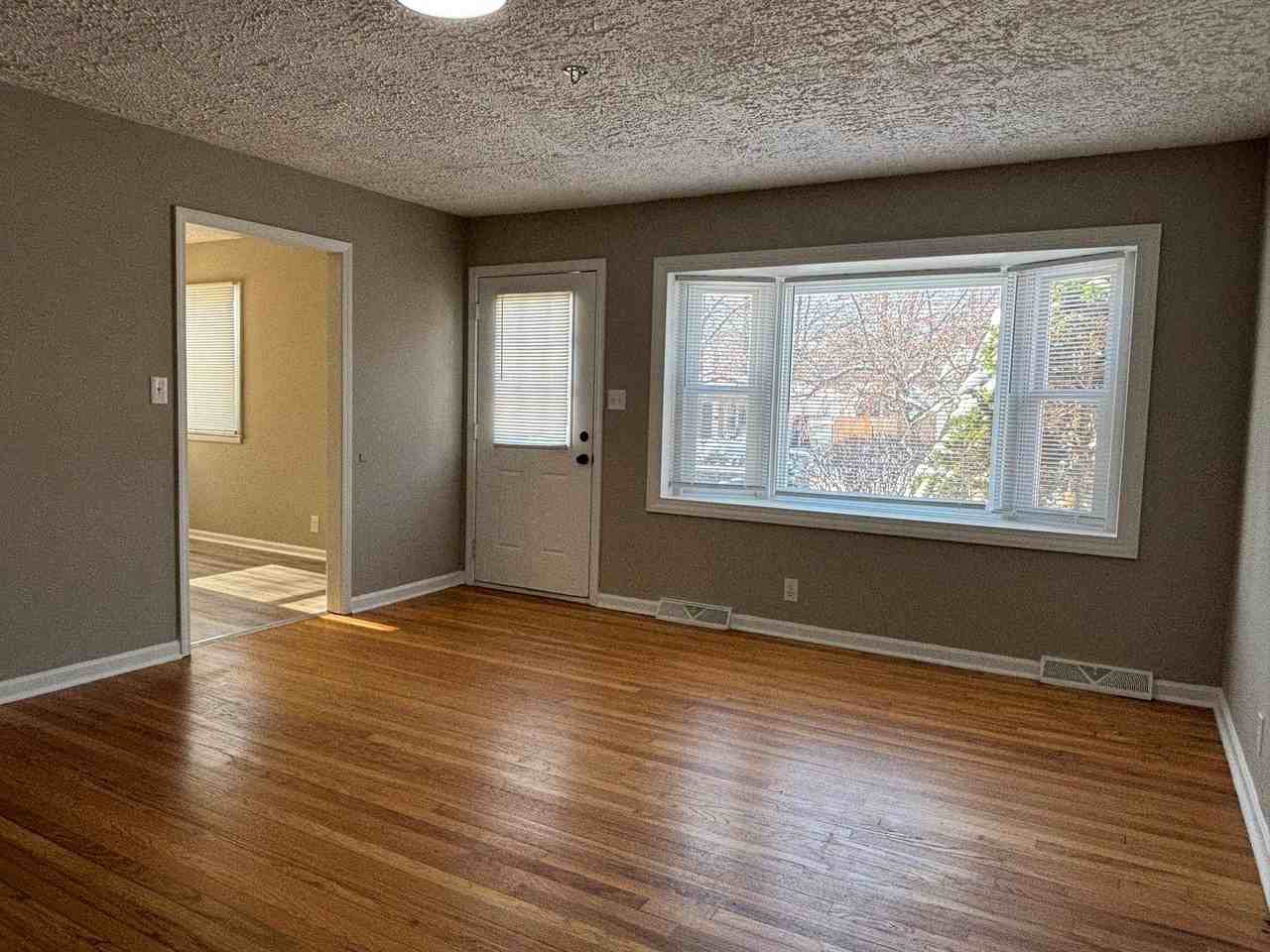 5653 Indianola Ave - Photo 3 of 43