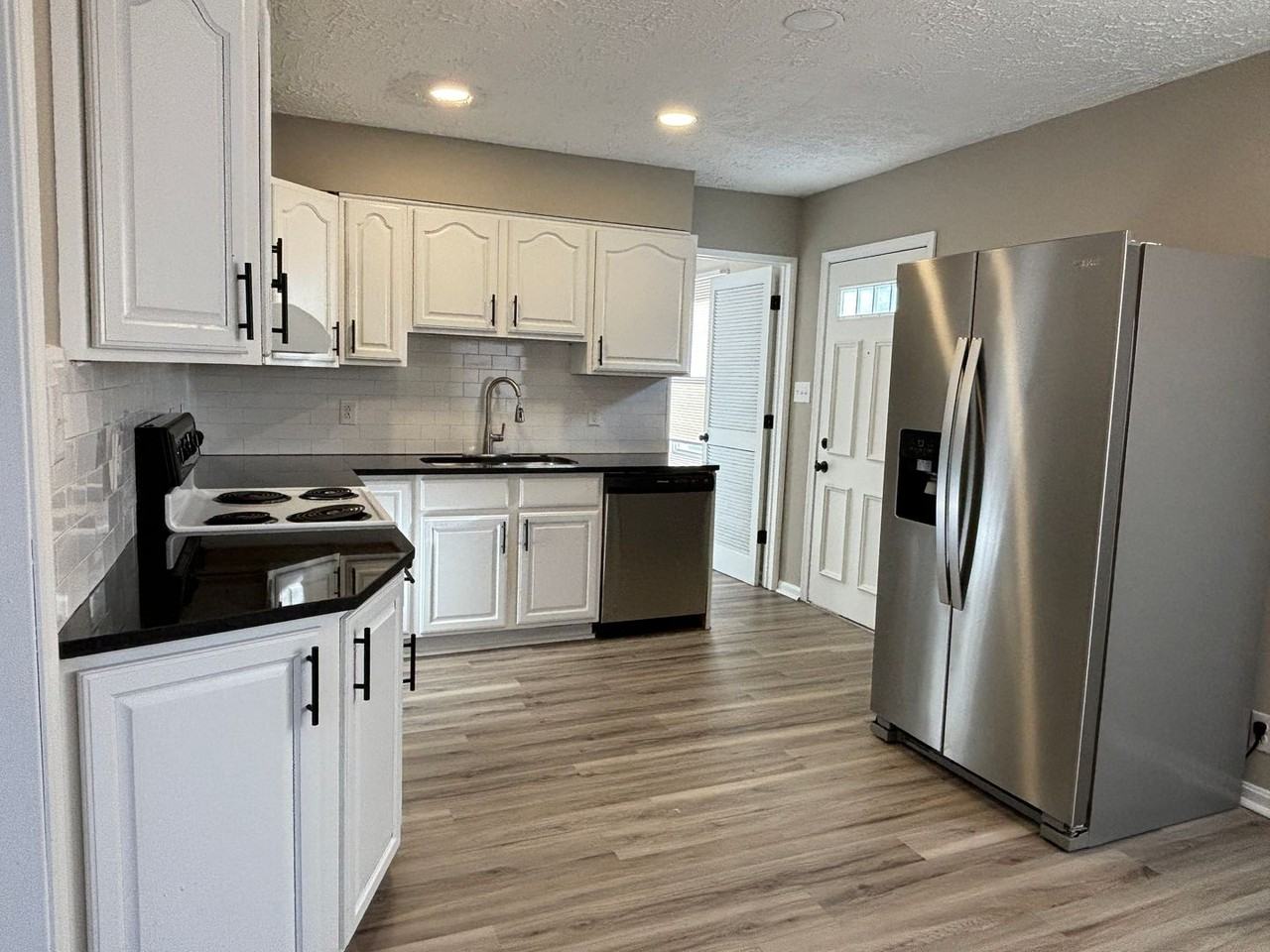 5653 Indianola Ave - Photo 4 of 43