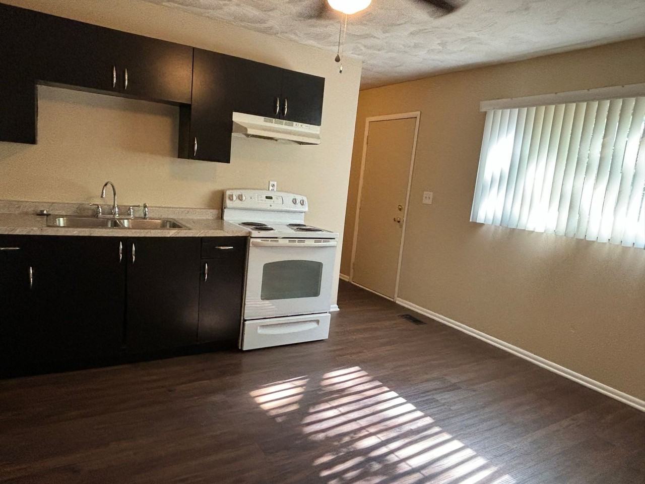 9143 E 34th St - Photo 5 of 26