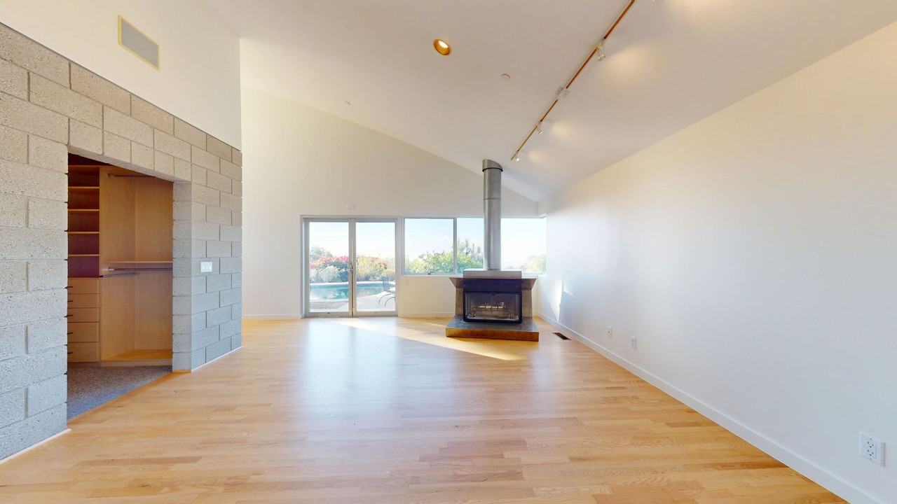 1602 Woodglen Ln - Photo 2 of 14