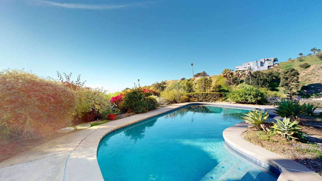 1602 Woodglen Ln - Photo 4 of 14