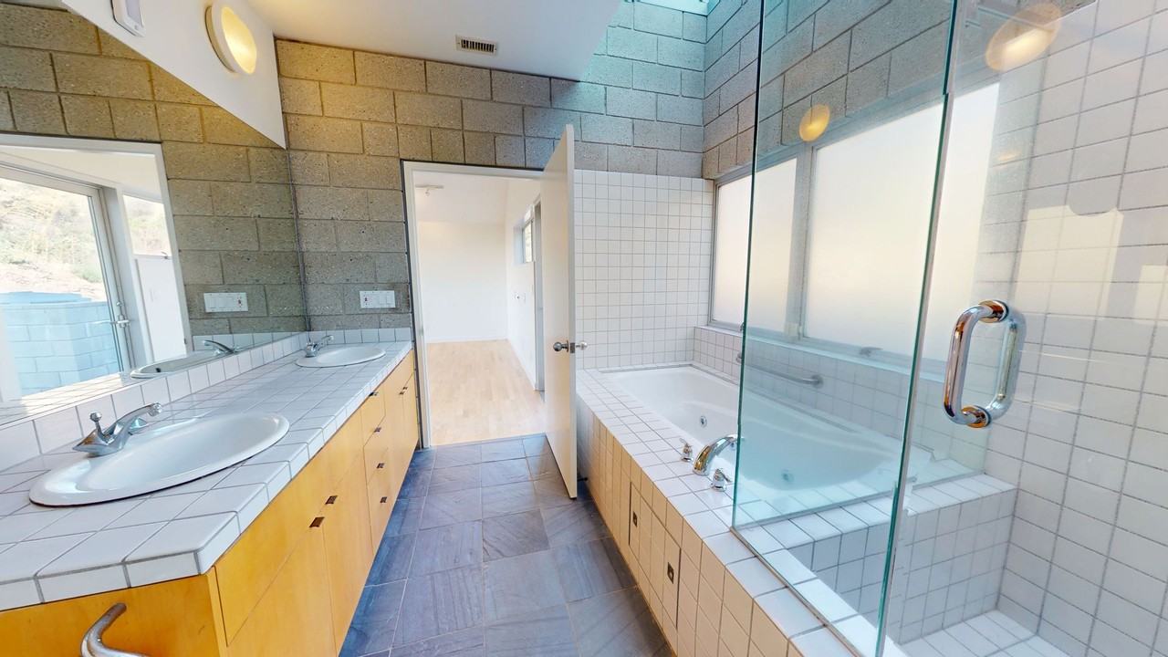 1602 Woodglen Ln - Photo 7 of 14