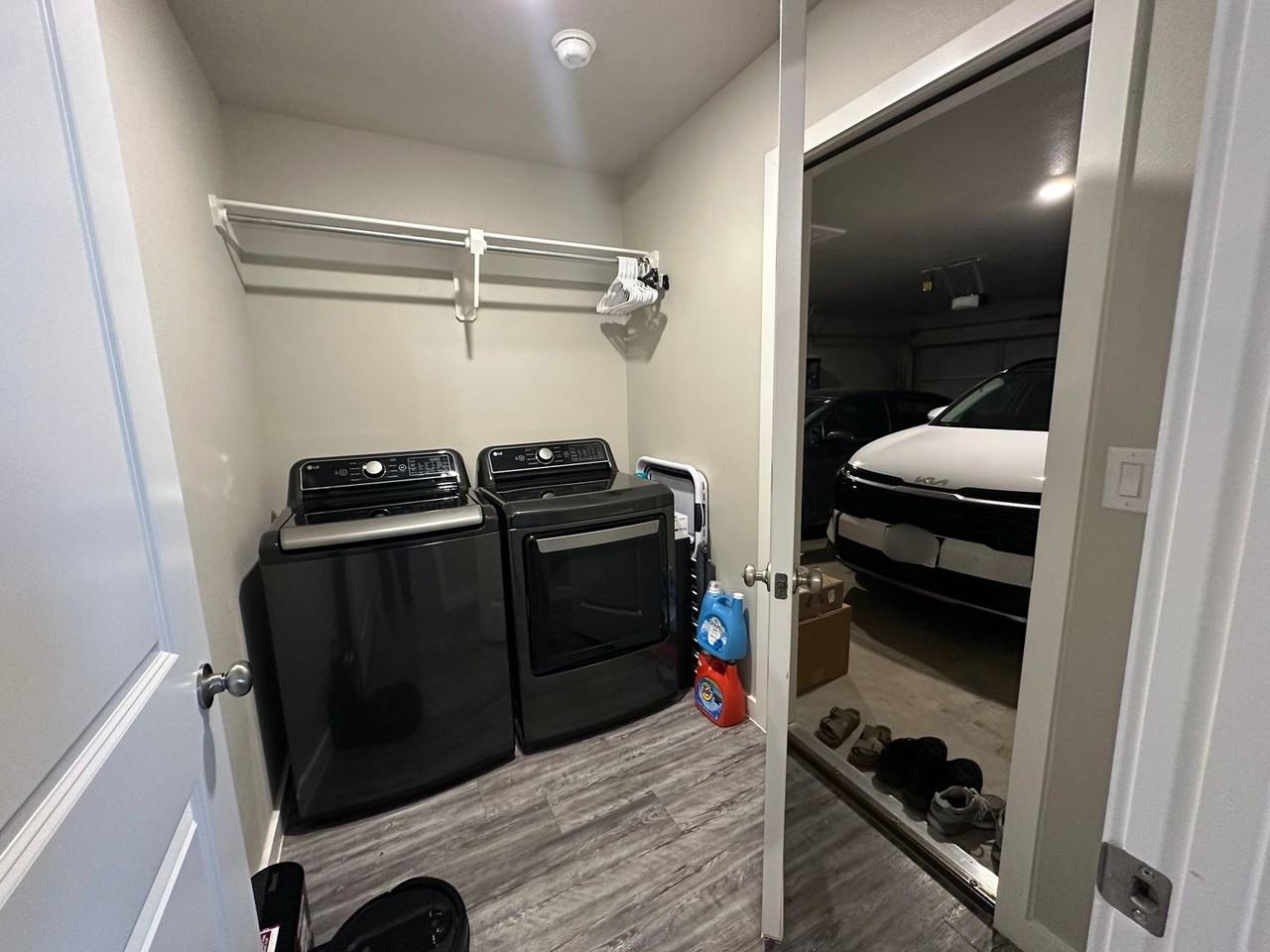 3215 Volney Ave - Photo 5 of 24