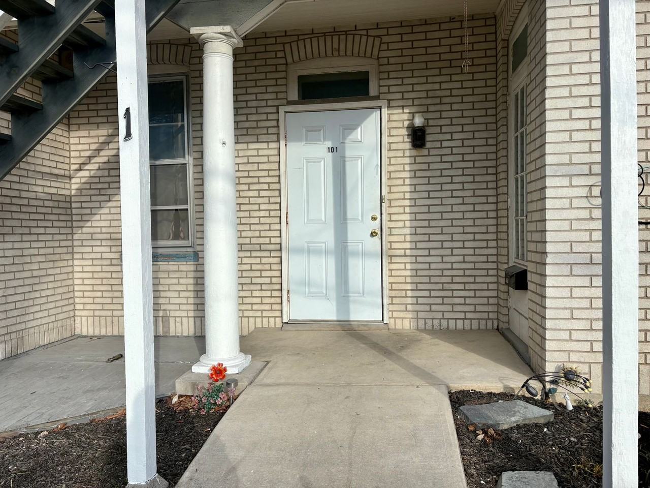 1 S Brown St - Photo 6 of 31