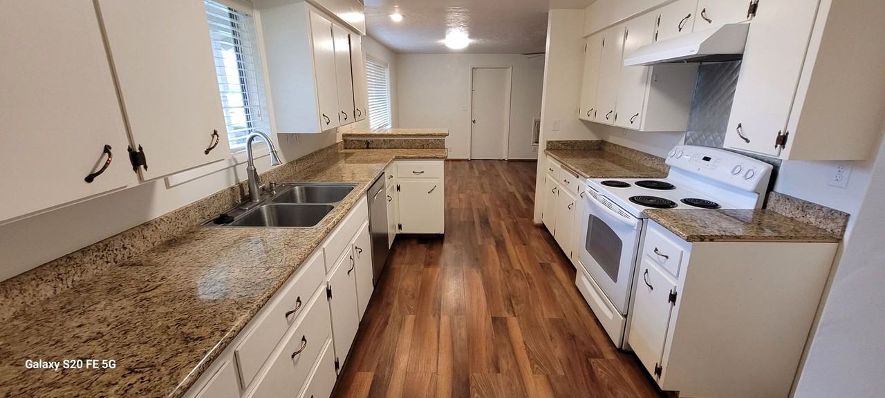 5285 Raymond Way - Photo 6 of 17