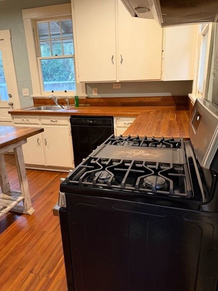 1436 22nd St - Photo 4 of 28