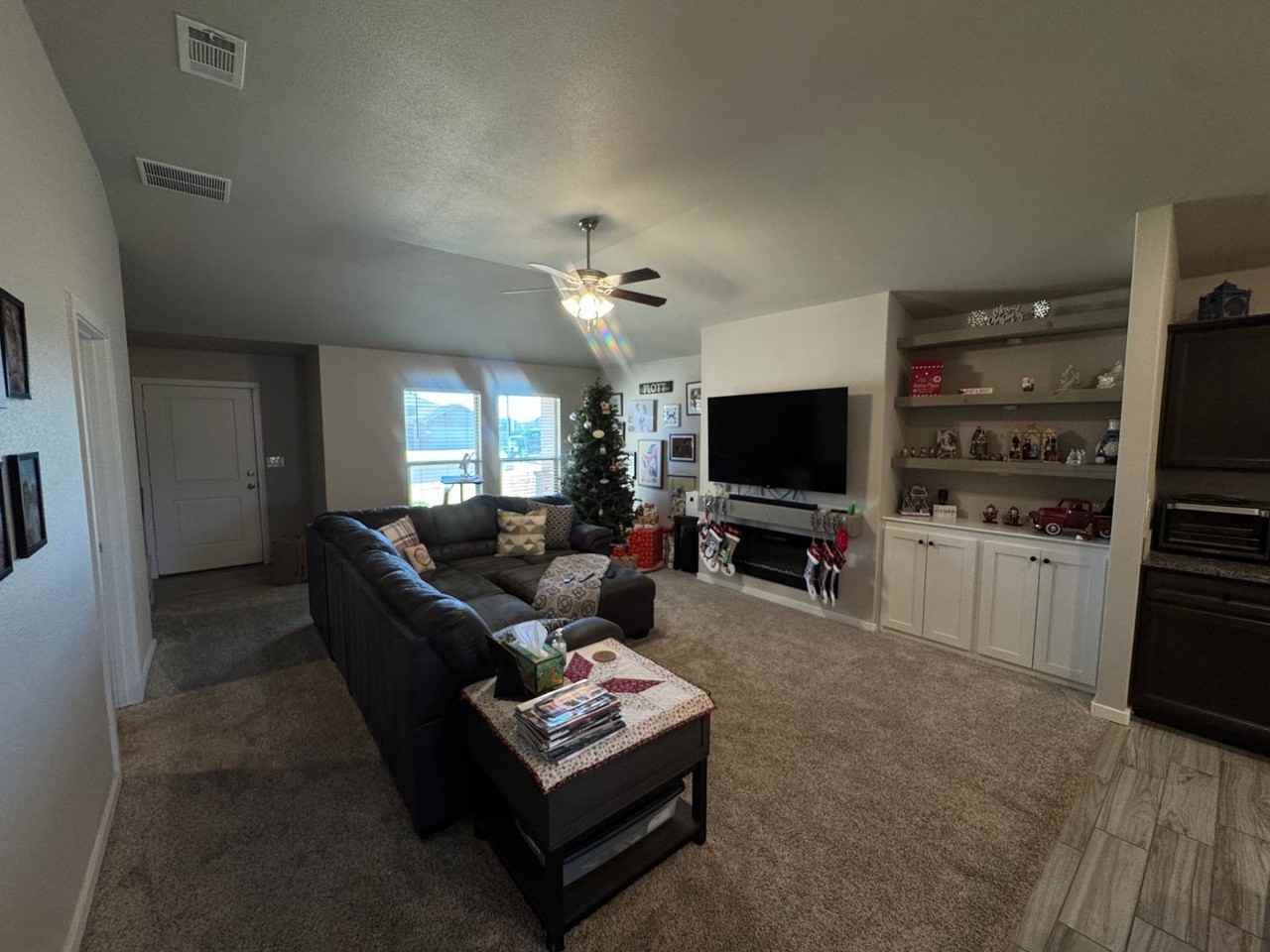 3118 Urbana Ave - Photo 3 of 17