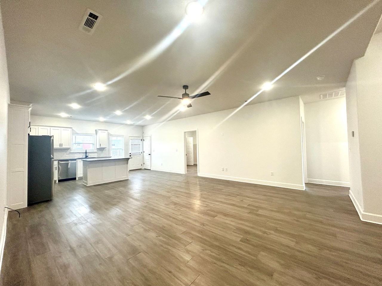 1340 Mt Hood Dr - Photo 7 of 50