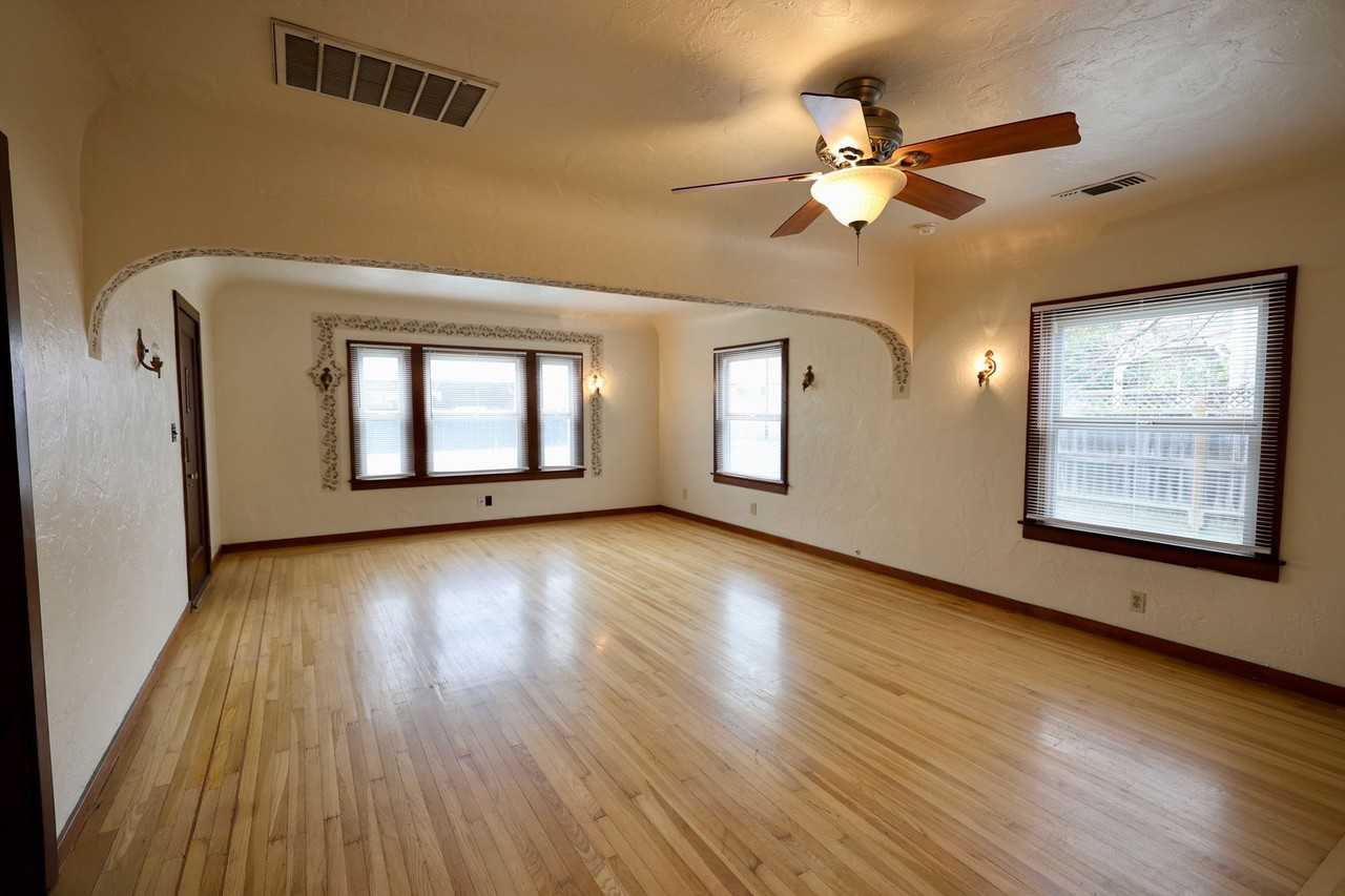 408 1st St - Photo 5 of 30