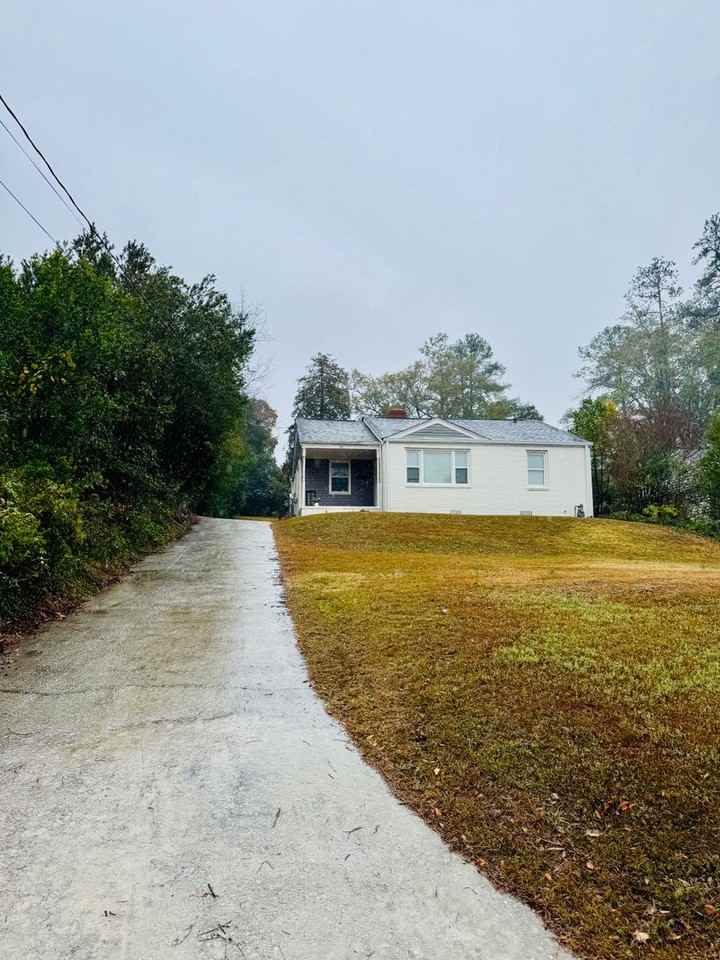 2720 Hazel St - Photo 2 of 36