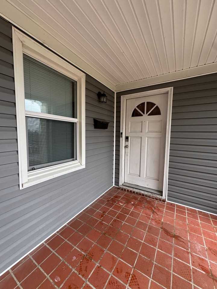 2720 Hazel St - Photo 4 of 36