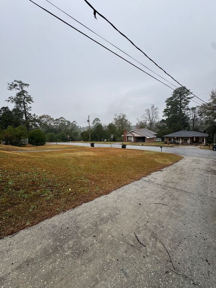 2720 Hazel St - Photo 6 of 36