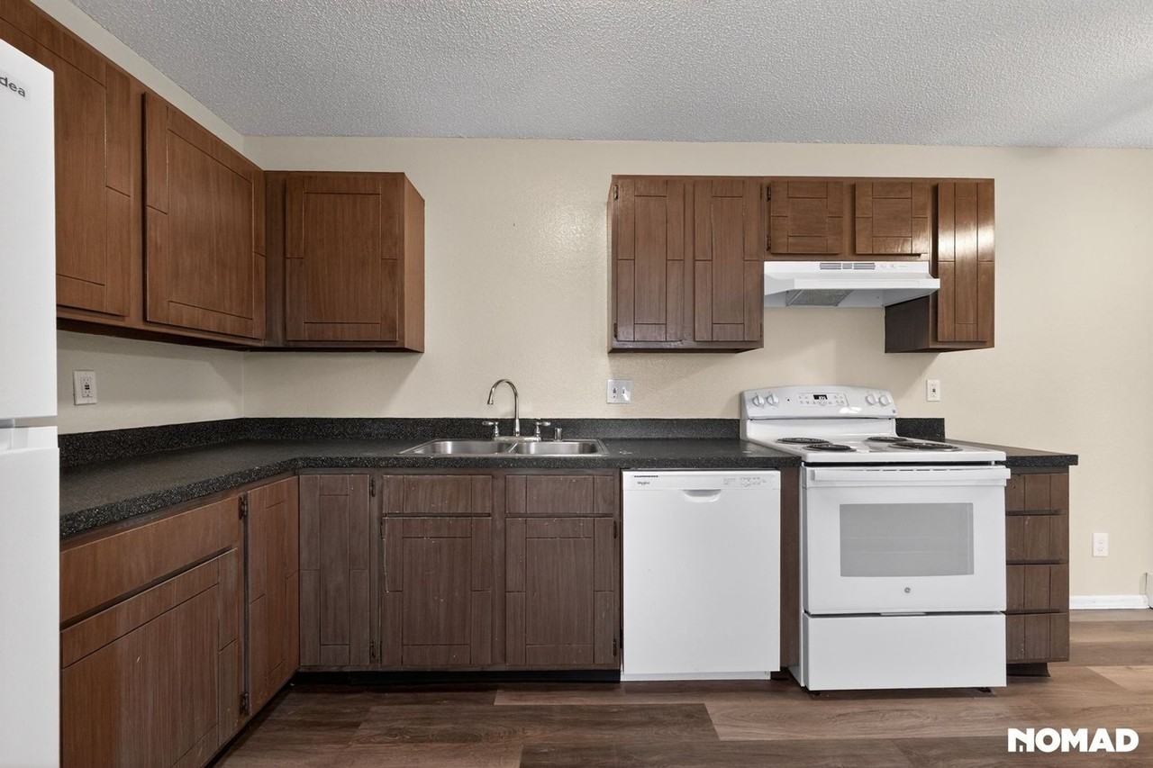 820 Stone Mountain Ct - Photo 2 of 31