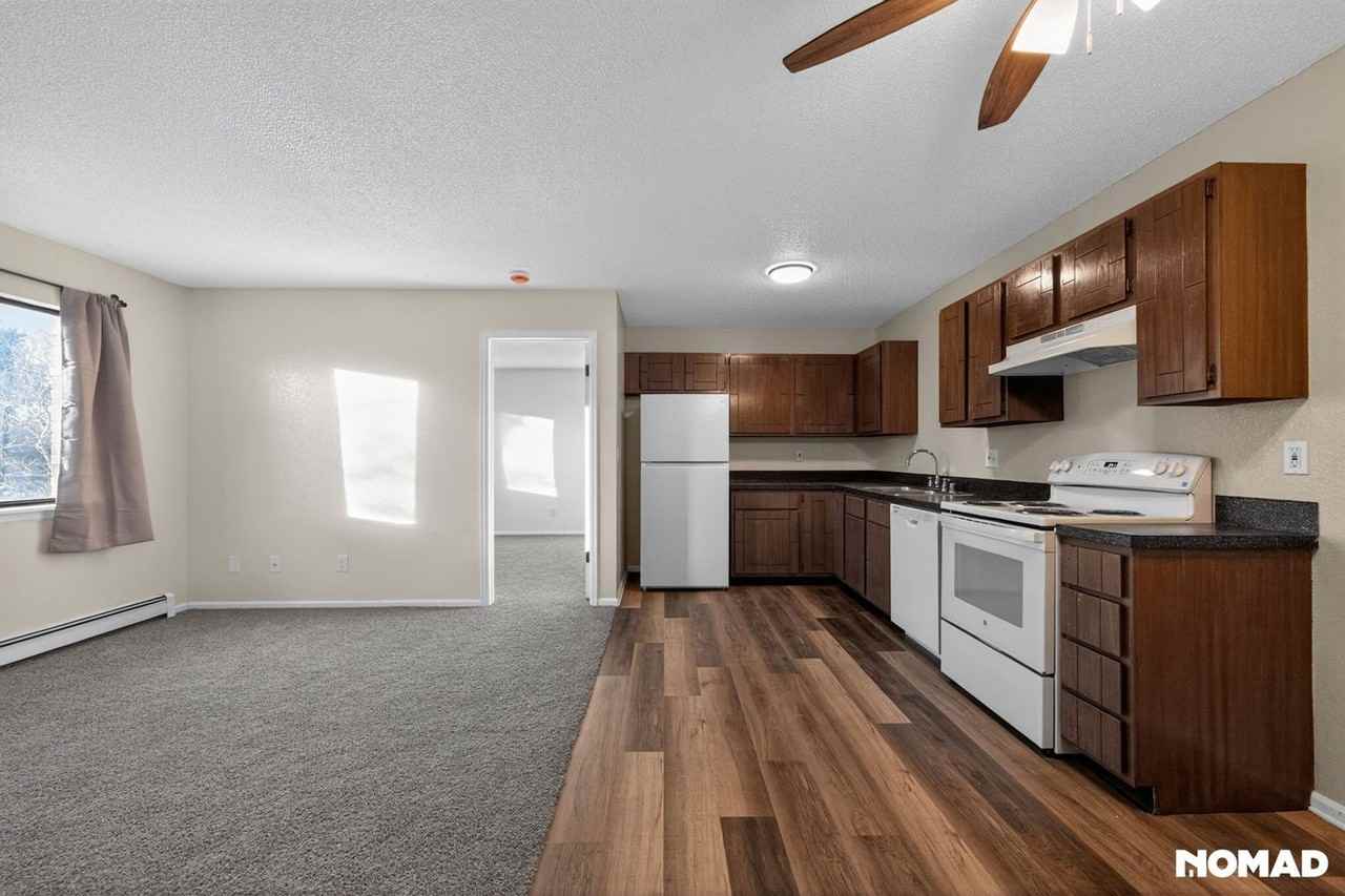 820 Stone Mountain Ct - Photo 4 of 31